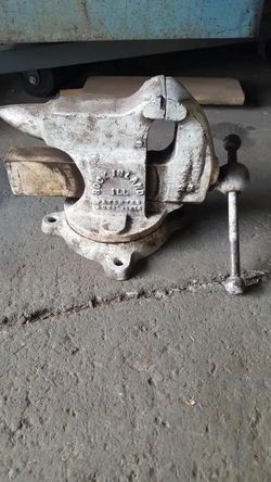 Rock Island MFG. CO. No. 240 Patented Aug 11, 1914 Anvil Bench Vise Vice