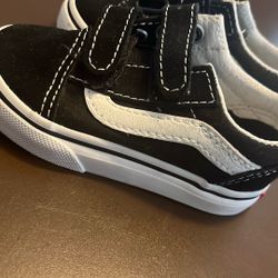 Kids size 5 shoes
