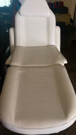 White Vinyl Massage/Facial Treatment Table Chair