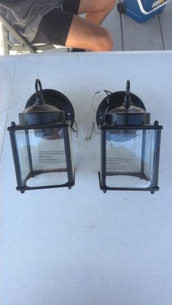 Outdoor light fixtures