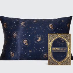 Harry Potter x Kitsch Satin Pillowcase - Midnight at Hogwarts