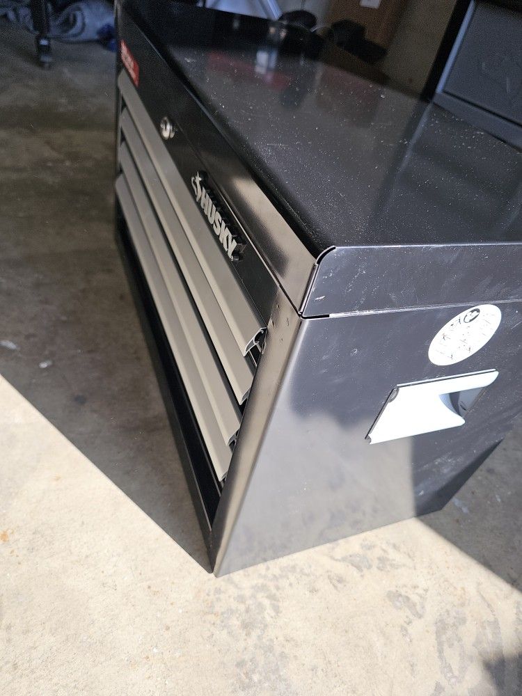 Husky Tool Chest Gloss Black
