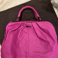 New Kate Spade pink leather purse. With dust bag. Perfect for Valentine's Day