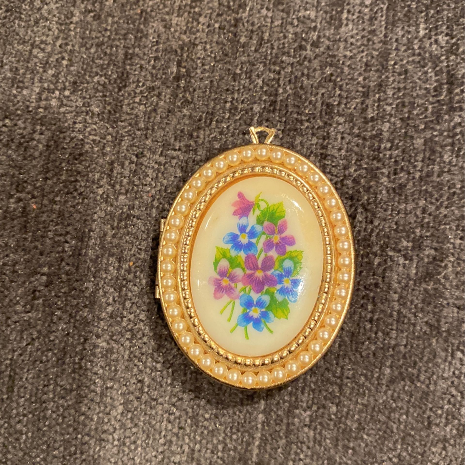 Vintage Avon - Sweet Violets Locket Pendant Necklace