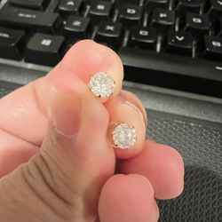 0.6 carat total diamond stud earrings