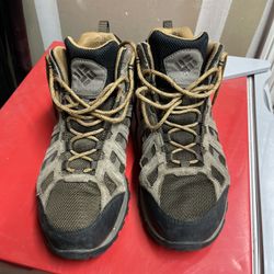 Columbia Shoes - 9.5 US