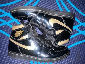 Jordan 1 retro high Black metallic gold