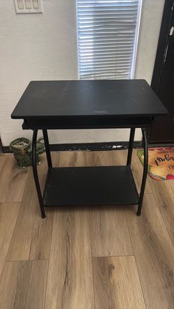 Small desk with pull out board for key board