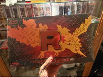 Team Rocket’s Moltres ex Ultra-Premium Collection