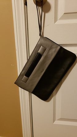 Perlina Clutch/Wristlet