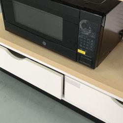 Counter Top Microwave Scratch And Dent New