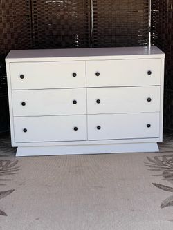 Living spaces white 6 Drawers