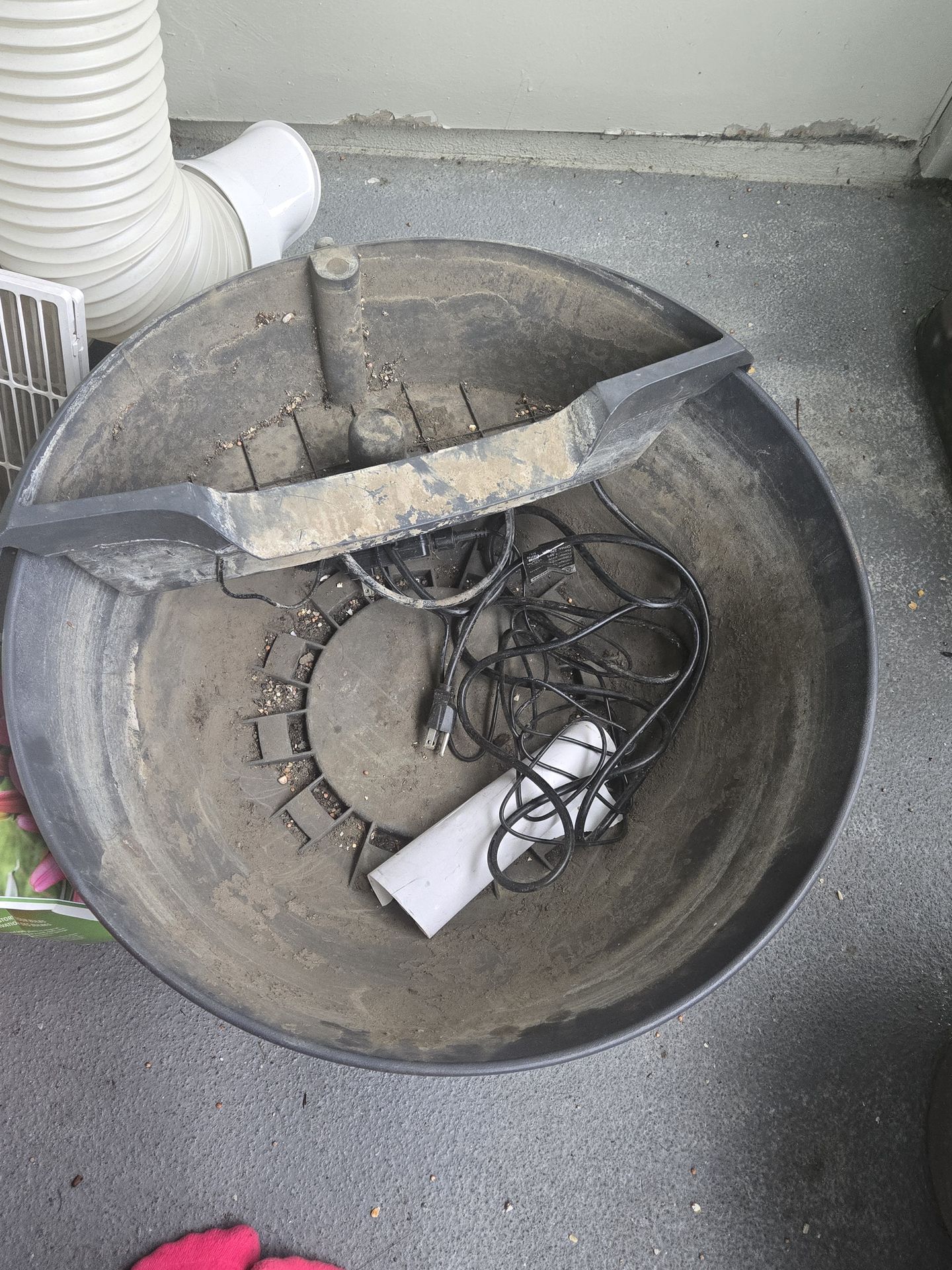 Small fountain with filter for balcony or garden