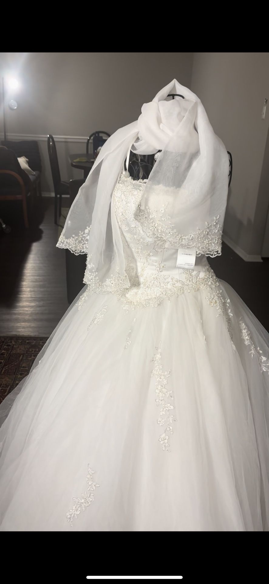 David’s Bridal Wedding Dress T8280 Size 4 White Beaded Lace Ball Gown