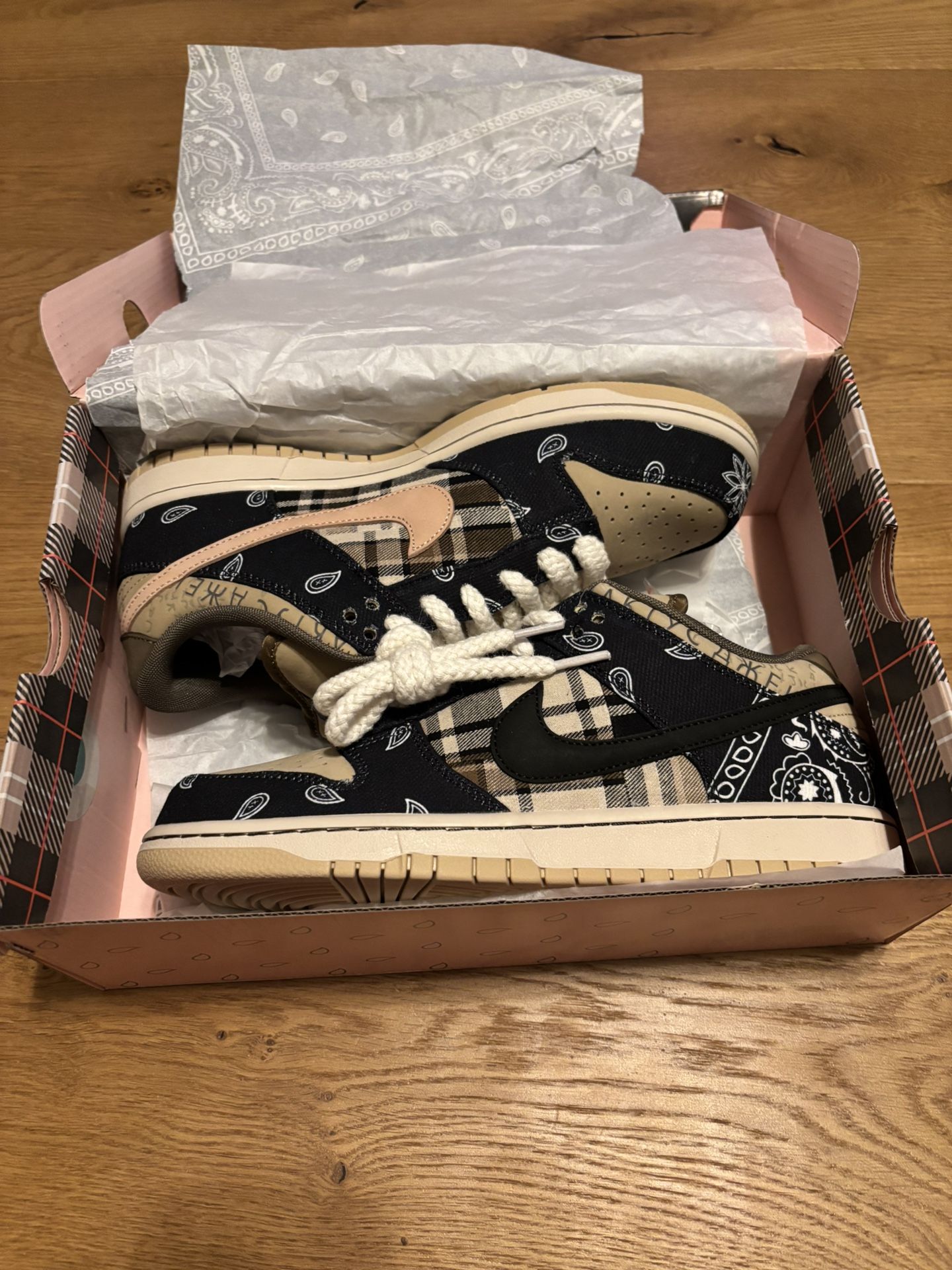 Nike SB Dunk low x Travis Scott - Men’s 10.5