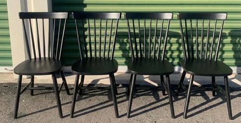 Beautiful Set Of 4 Black Windsor Farm Style Dining Chairs