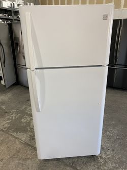 Kenmore refrigerator apartment size with icemaker can deliver