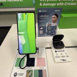 Razr Motorola for only $149.99 only at Cricket 💚