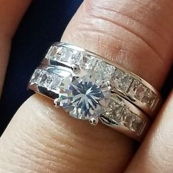Gorgeous WOMAN'S round cut wedding engagement promises ring size 8.0