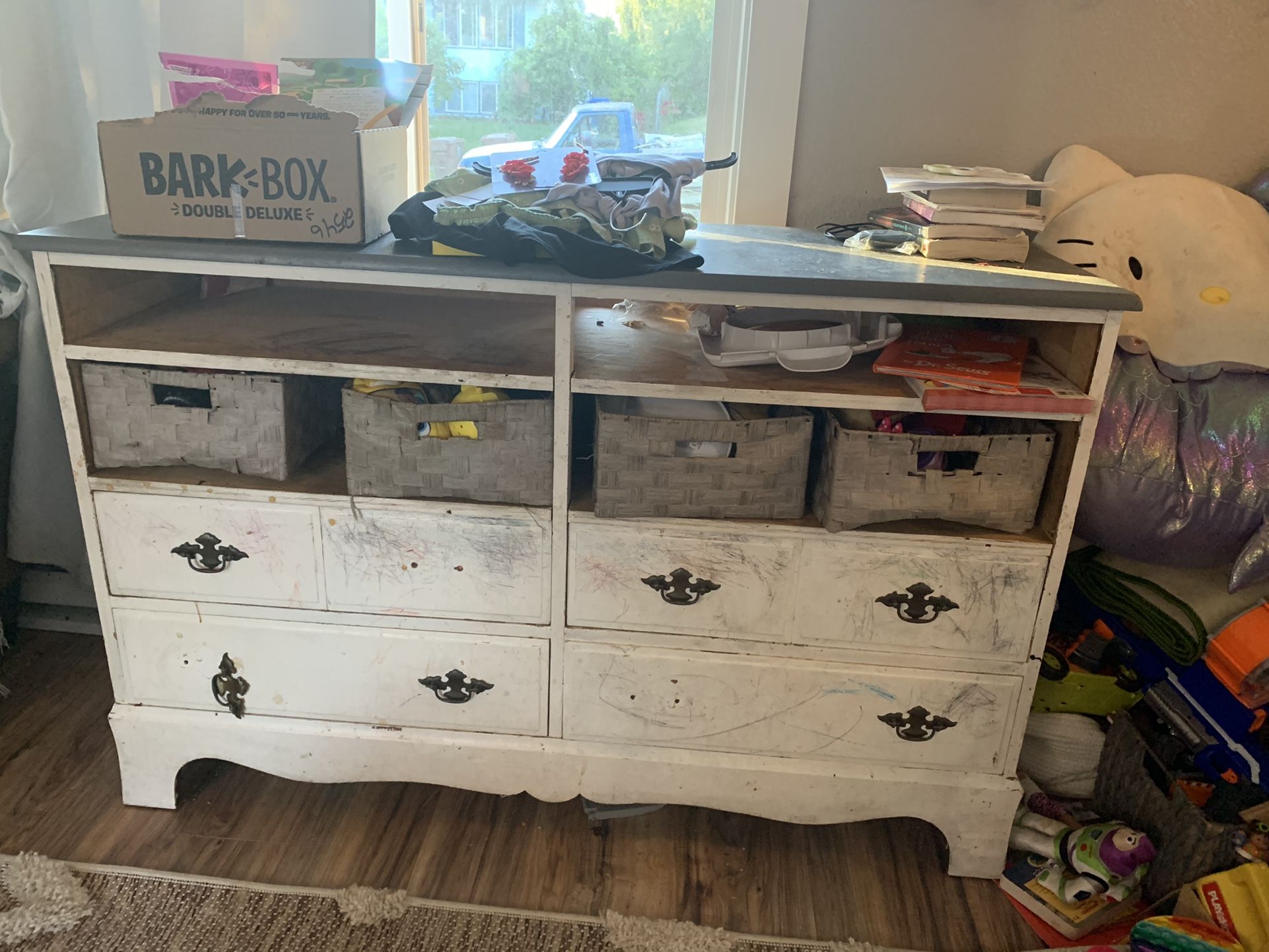 Dresser/entertainment Center