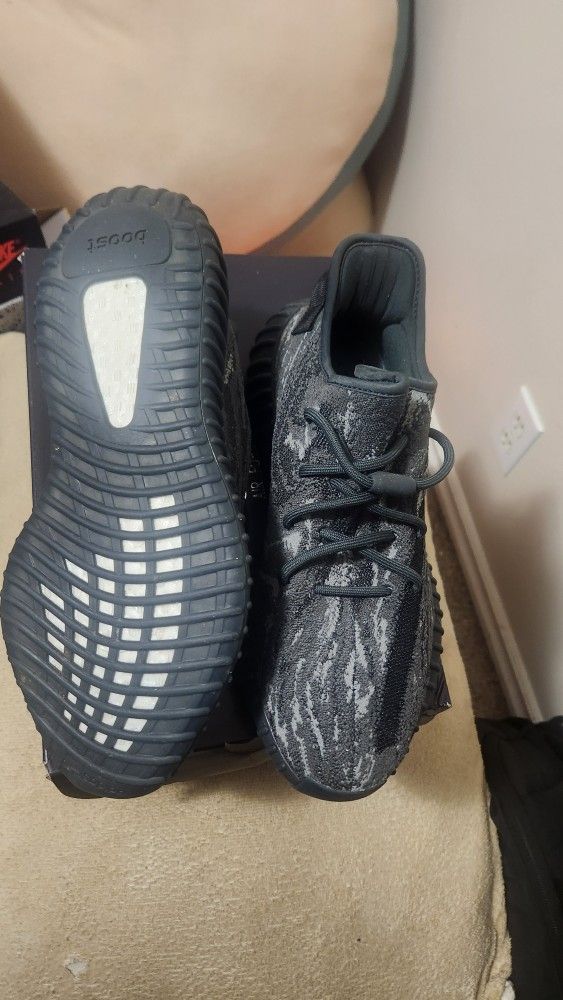 adidas Yeezy Boost 350 V2 Lace Up Sneakers