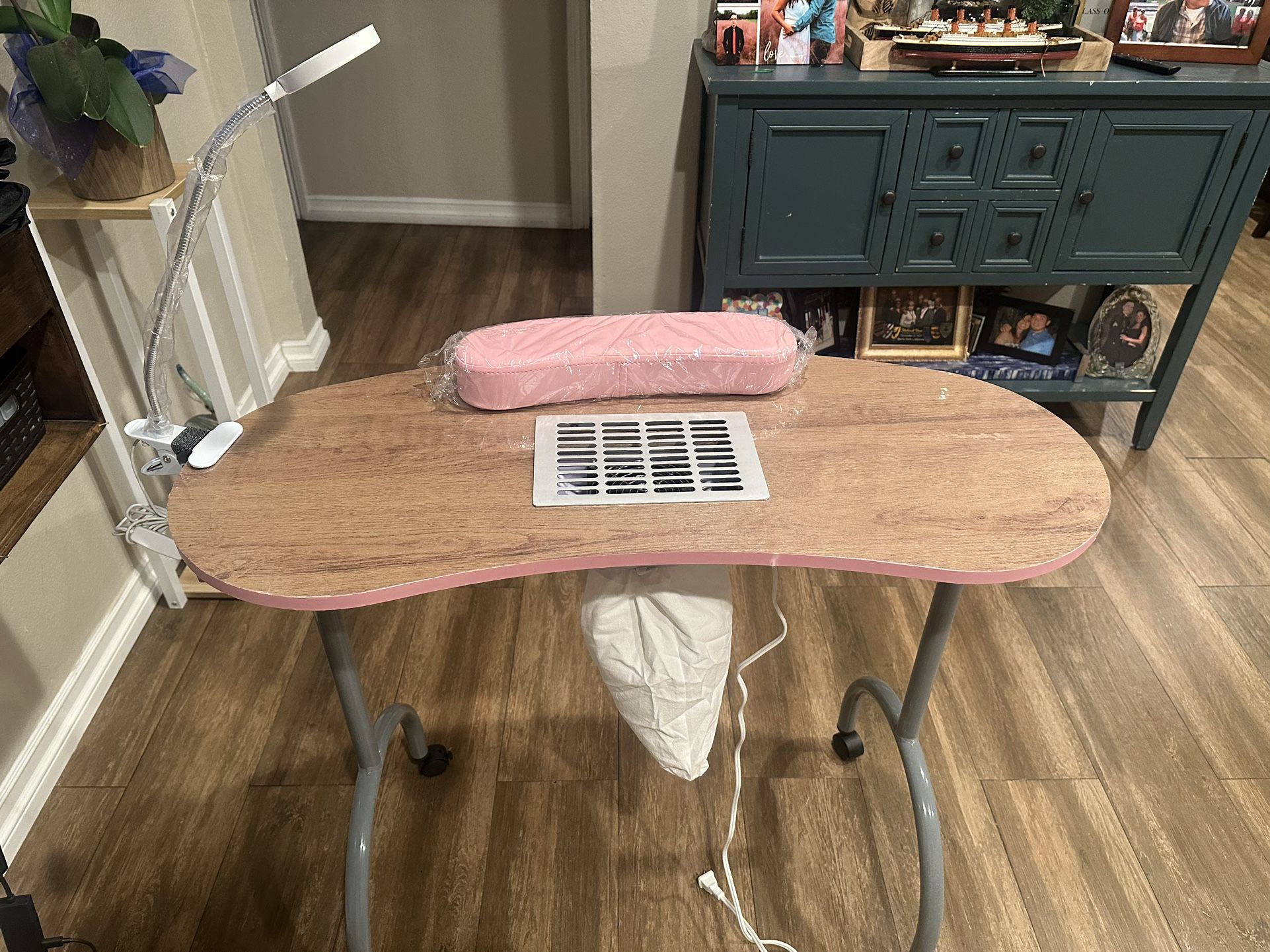 Manicure Table
