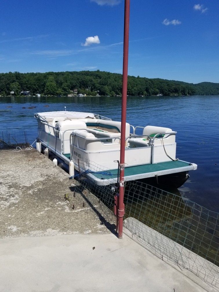 2000 Starcraft 20ft Pontoon 