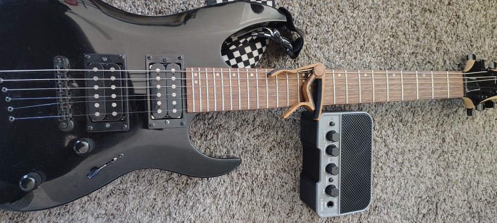Mitchell MM100 Mini Double-Cutaway Electric Guitar