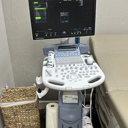 GE Voluson S8 ultrasound machine 