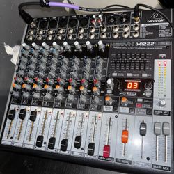 Behringer Xenyx X1222USB USB Mixer with Effects