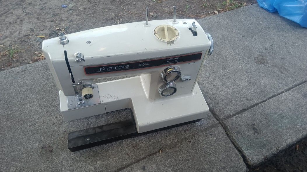 Vintage Sears Kenmore 14 Stitch Sewing Machine