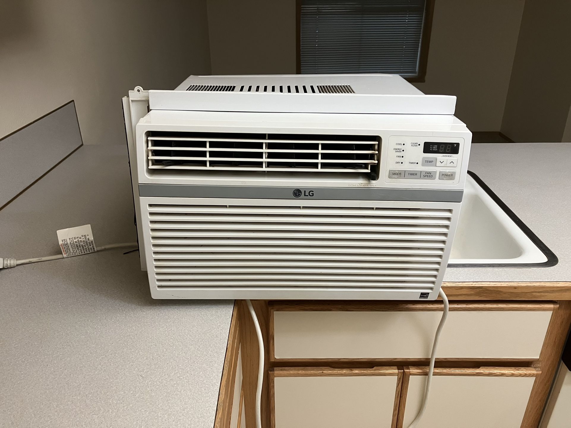 Air Conditioner LG 8,000btu