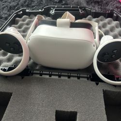 Oculus Quest 2 White 128GB Excellent W/ 2 Controllers + Charger + Industrial carrying case.