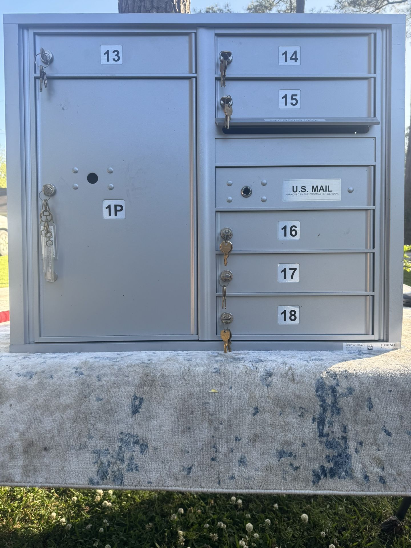 4C07D-06 - 6 Tenant Doors with 1 Parcel Locker and Outgoing Mail Compartment - 4C Wall Mount 7-High Mailboxes