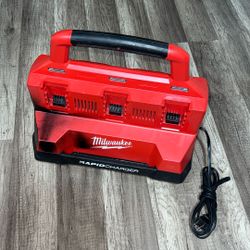 MILWAUKEE PACK OUT RAPID CHARGER 