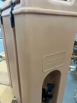 Cambro 5 gallon insulated beverage dispenser