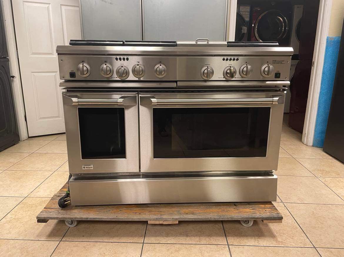 GE Monogram 48" DualFuel Professional Range with 6 Burners and Griddle for Sale in Phoenix, AZ