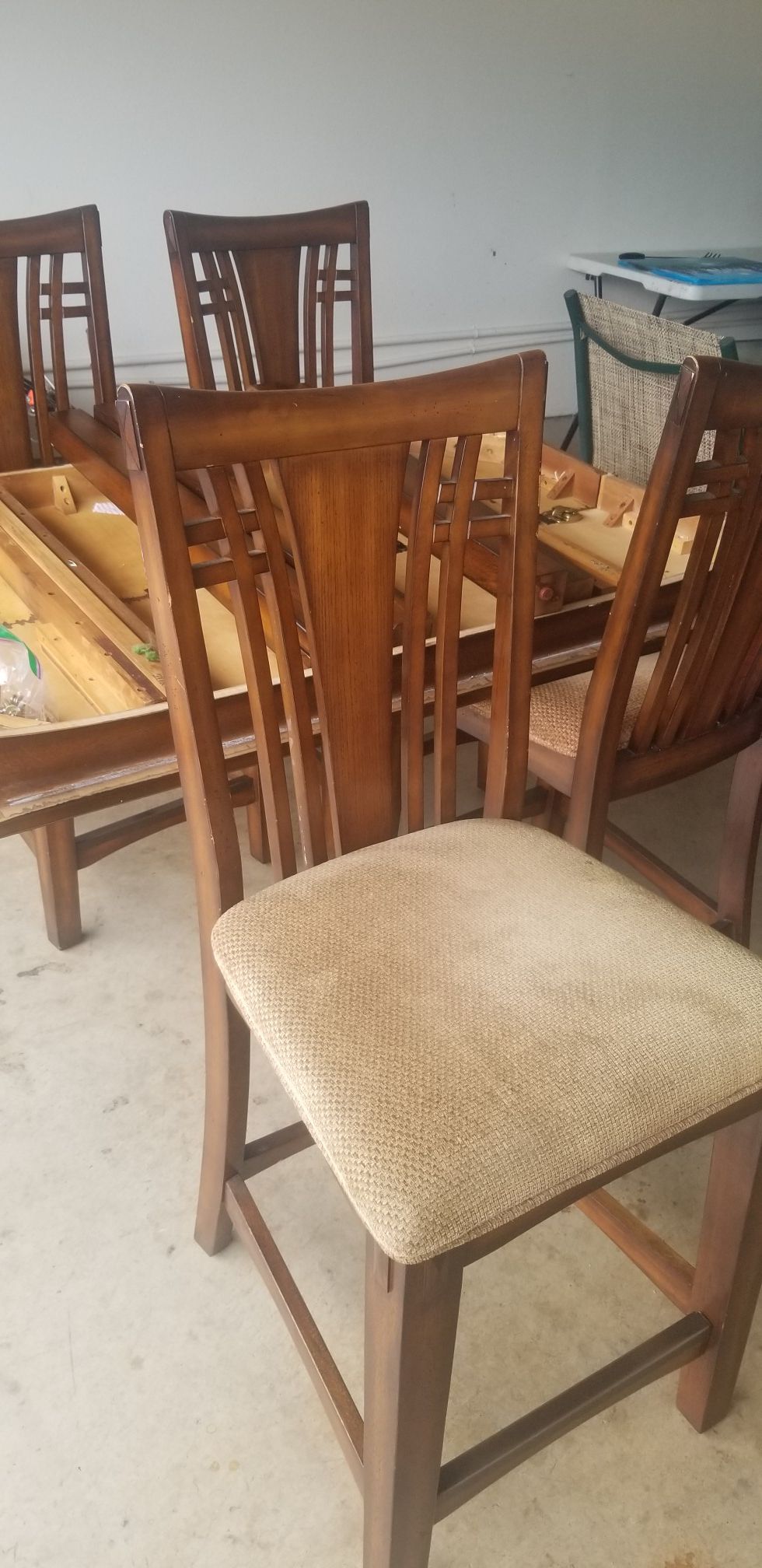 4 chairs dining table