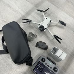 DJI Mini 4 Pro Camera Drone Bundle w RC2 Controller, 3 Batteries, Charger & Case. 