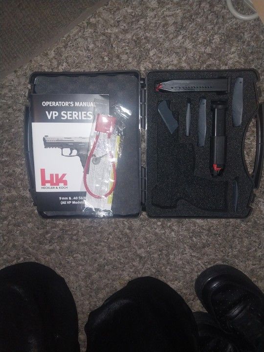 Box And Clips For HK