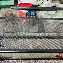 Reptile aquarium with heating pad