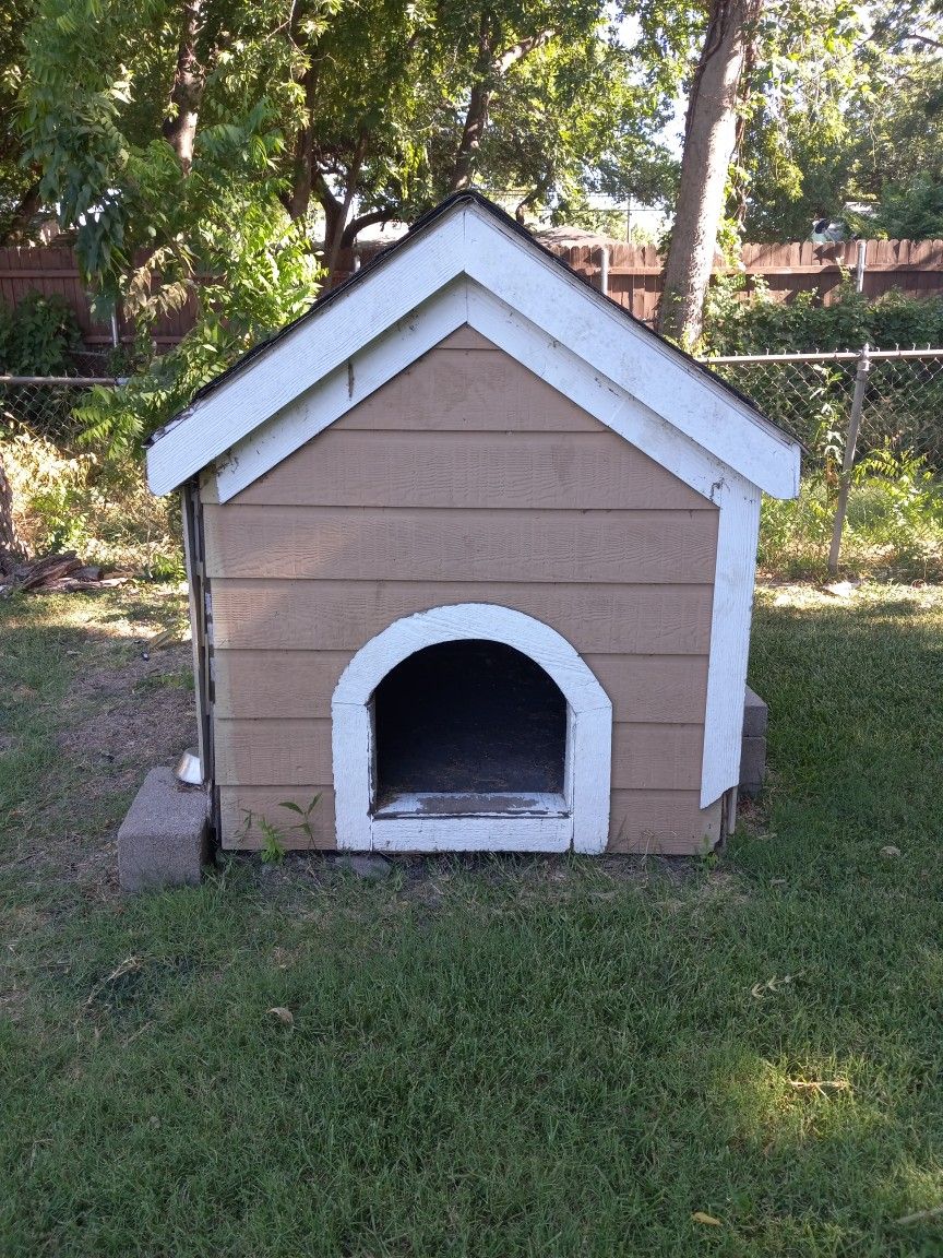 Free Dog Housr