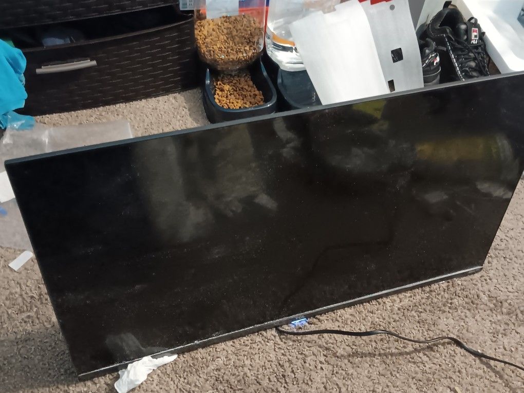32' TCL TV Like New Bought On 09-26-23 & Already Don't Have A Use For It . Anyone Want It,?