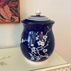 BEAUTIFUL! Vintage Asian Cherry Blossom Decorative Ginger Jar / Cookie Jar / Vase Handmade in China