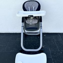 LIKE NEW GRACO 4 In 1 CONVERTIBLE HIGH CHAIR!!