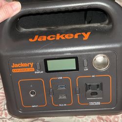 Jackery Explorer 240 (camping)