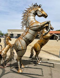 New Metal Braided Rearing Horse ..
Will Rust
Approx. 8ft. 2"
Rearing Horse
8ft. 2" tall. / $2,150.00 ea.
Approx. 10 ft. 2"
Rearing Horse
10ft