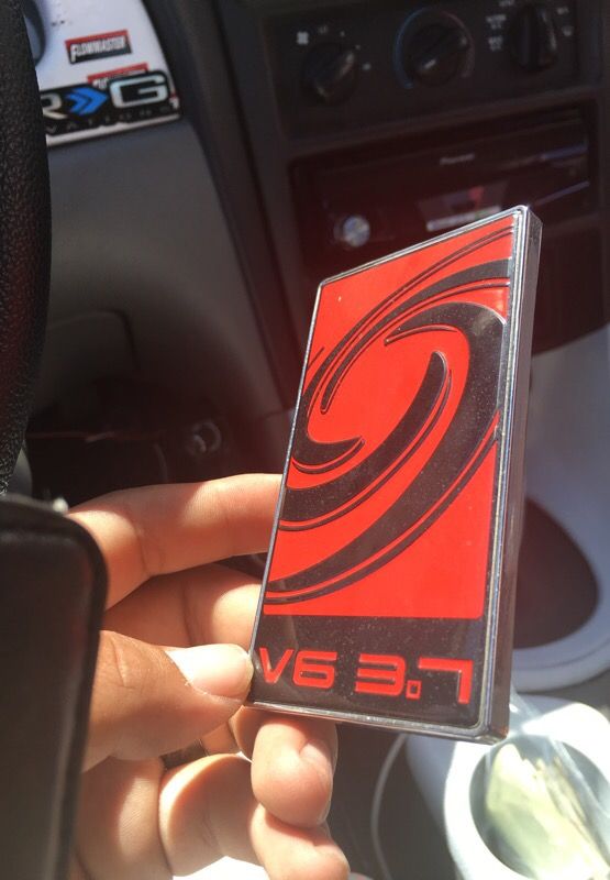 Mustang grille emblem v6 3.7 Cyclone