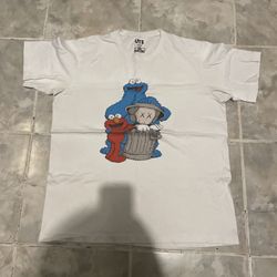 Kaws Sesame Street Uniqlo Cookie Monster Elmo T Shirt L