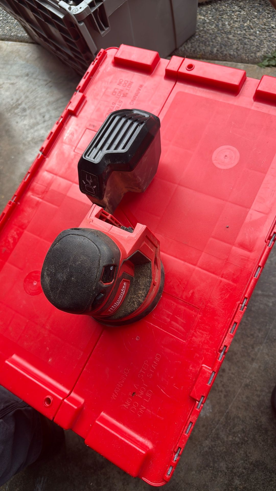Milwaukee M18 Orbital Sander